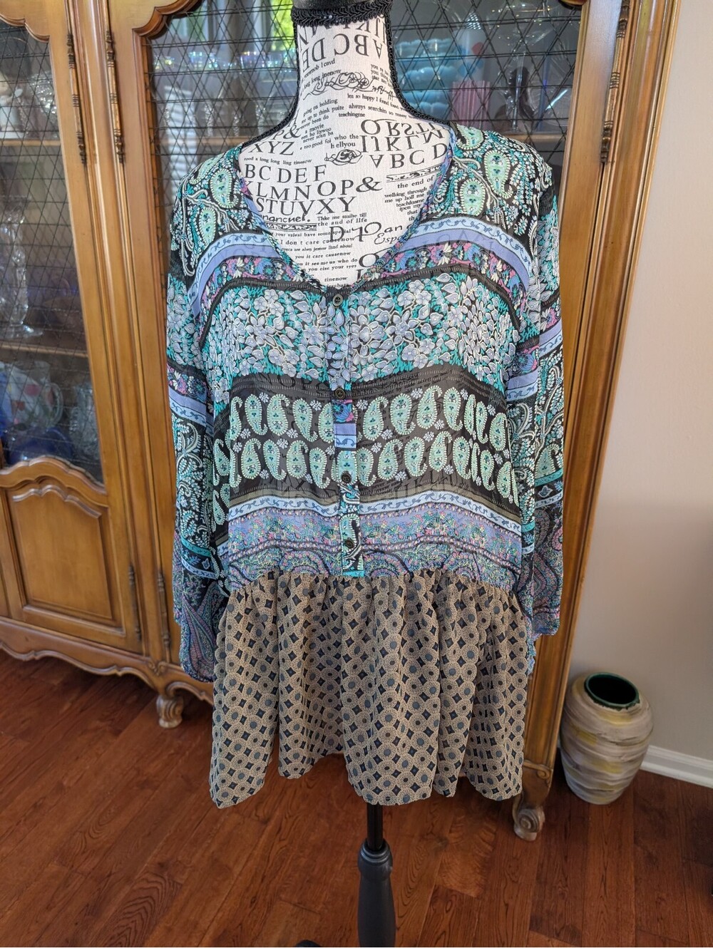 Umgee Ladies Boho Semi-sheer V Neck Top Size XL